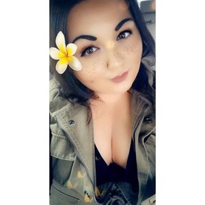 Meet your Posher, Mira